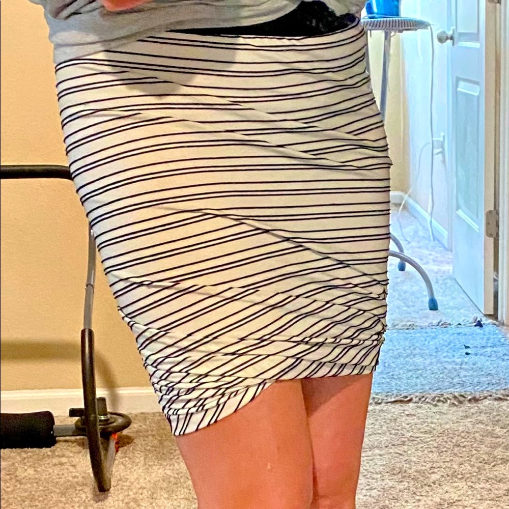 Becca & Bridge Body-Con Style Skirt